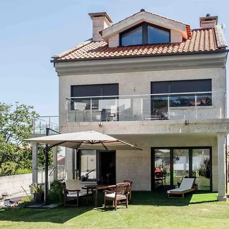 Grande Unifamiliar Con Jardin En *